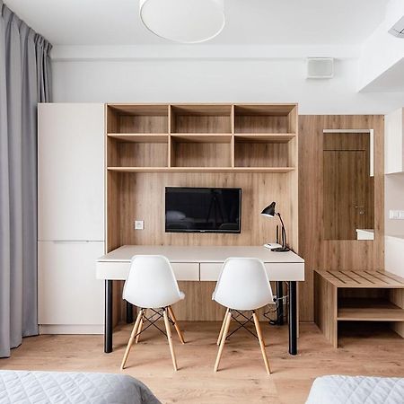 Apartament W Warszawie Dedykowany Parking Podziemny W Cenie, Wifi, Blisko Centrum New Apartment In Warsaw Finished To A High Specification Fitted Out To A High Standard On The 7Th Floor, Wifi, Underground Parking Price Included المظهر الخارجي الصورة